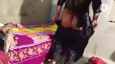 Young guy pounds on his sikh aunty’s cunt in Punjabi sex