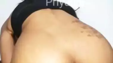 Sri lankan spa bitch ass pussy eating ස්පා කෙල්ලගෙ කිම්බ පුක ලෙවකෑව