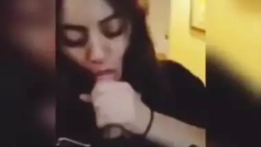 Sexy Delhi Girl Holding And Sucking Shaft Of Boyfriend In Hotel