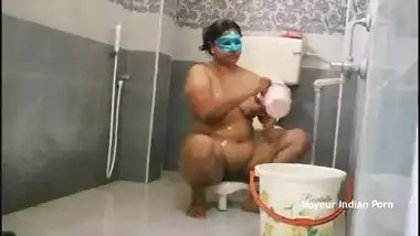 Big Boob Aunty In Shower