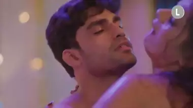 Indian beautiful milf stepmom enjoy her Christmas Day with stepson real Hindi sex video