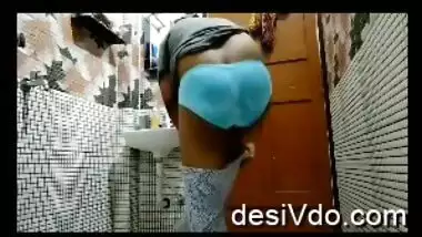 South Hot Queen on Stripchat Bath Show