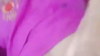 Horny girl masturbates with cucumber in Tamil sex video