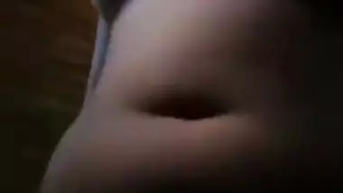 Tamil girlâ€™s Desi striptease video