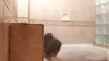 Pinay Teen Girl +18 Jacuzzi