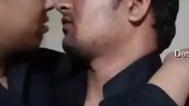 Pretty aunty and her Desi husband turn each other on by kissing