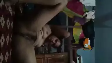 Divorced bhabhi stripping bra and panty viral MMS