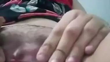 Friend hot gf show her sexy pussy