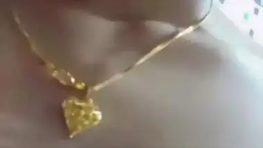 Desi cute girl boobs show selfie viral clip