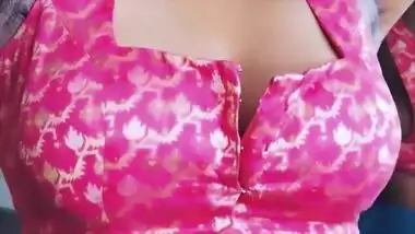 Anjali Gaud Sexy Navel Cleavage Moody Hot Show