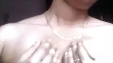 Desi village wife open her dress