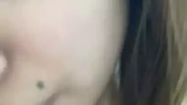 Indian girl showing asshole by spreading big ass