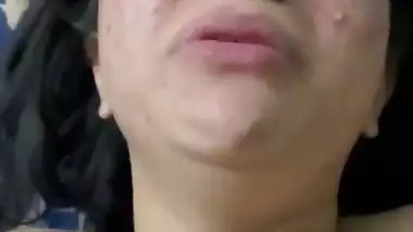 Hindi girl tries blowjob and satisfies boyfriend