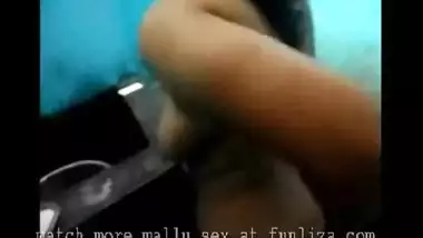 Mallu Aunty In Washroom Big Boobs