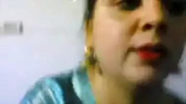 Horny Indian Aunty Fucking Own Fat Pussy With Sex Toy