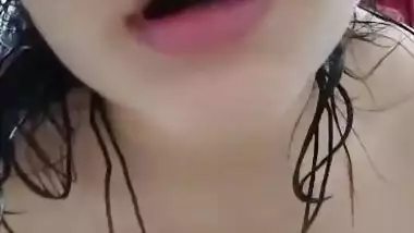 Desi girl show her beautiful boob