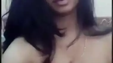 Desi cute girl showing her boobs