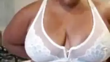 Desi BBW boob show MMS video