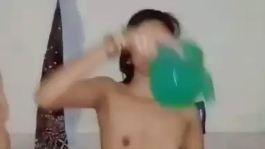 Slim girl nude bath in bathroom viral clip