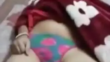 Lover of porn convinces Desi wife to show vagina on the camera