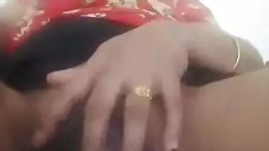 Mature pussy show video recorded for auntieâ€™s online friend