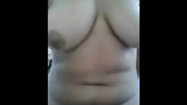 Beautiful NRI Punjabi girl flashing her hot body on cam