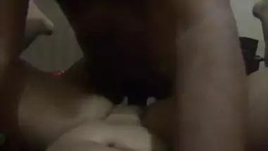 Desi chubby maa ko bete ne berehmi se chod raha hain