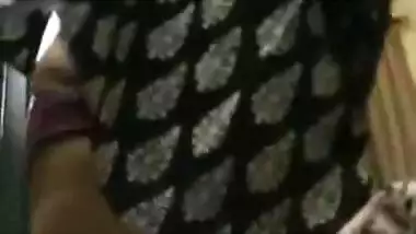 Desi MILF nude boobs and tits while changing clothes