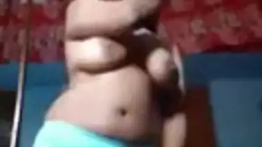 SEXY DESI GIRL STRIPING DANCE NUDE SELFI VIDEO