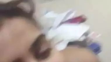 Desi Girl sucks dick