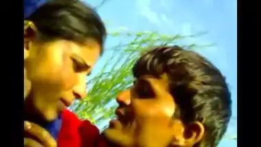 Punjabi village maid outdoor fuck with paddy owner