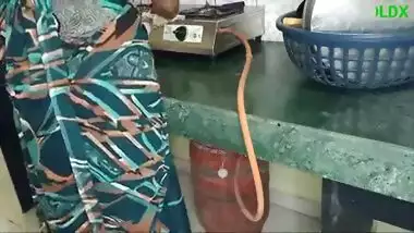 Bihari kaamwali ki Hindi baaton ke saath wild chudai