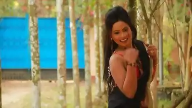 Desi bhabi hot photoshoot , really hot