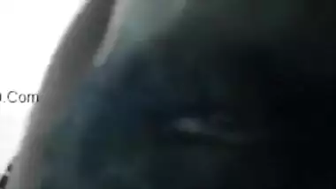 Kinky sex video of slim Indian teen who pisses and washes XXX cunny