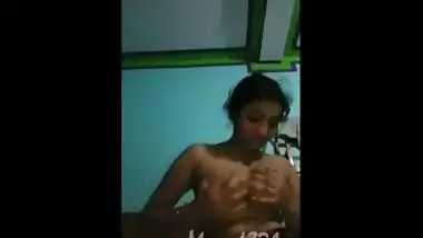 KOI MERE BHI NANGEY MAMMY DIK LO PLZ