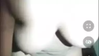 Desi XXX girl has a juicy body to expose on camera at home in MMS