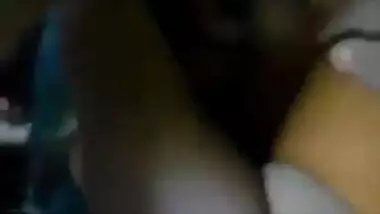 Aunty shows her boobs for free auto ride