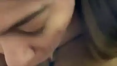 Sexy nude babe gives a desi blowjob to her guy