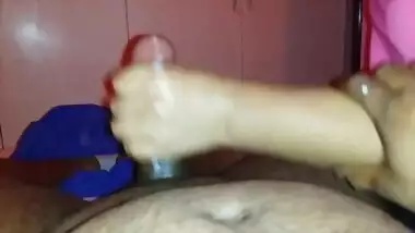 Thai Lady - Handjob massage to Indian Desi Cock Part 2