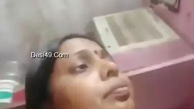 Horny Desi Bhabhi Shows Her Boobs And Masturbating Part 4