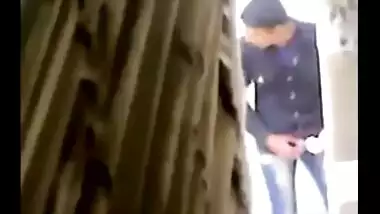 Hidden web camera Pakistani sex movie of Muslim girl outdoor sex dripped