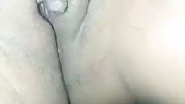 College Desi XXX girl showing her sweet pink pussy on camera