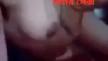 Lassie of Indian origin spices up the quarantine by masturbation