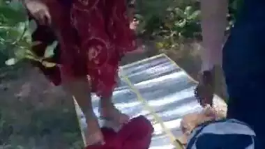 Punjabi sex video of a big boobs house wife enjoying an outdoor sex