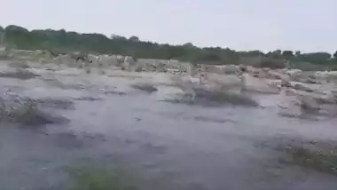 Dehati Desi XXX lovers enjoying outdoor sexy bathing on selfie cam MMS