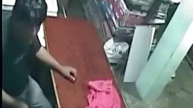 XXX sex is the best way to satisfy the Desi MILF in this MMS video