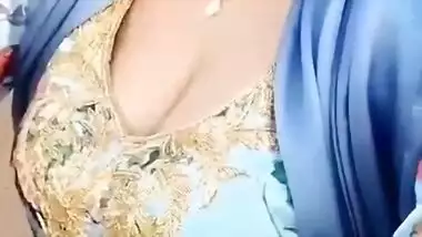 380px x 214px - Desi Bhabhi Hot Curves Slefie indian porn mov