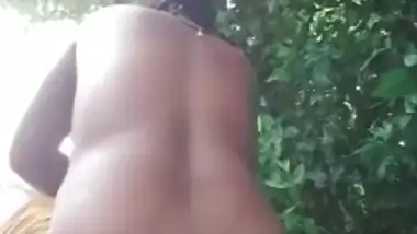 Horny Desi Bhabhi OutDoor Bathing 2 Clips Part 2