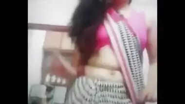 Cute Bubbly College Babe Anuradha Hot Navel Show indian porn mov