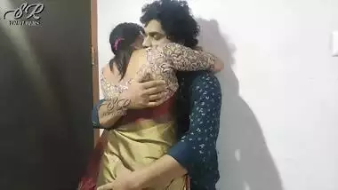 Vaishnavi Sex - Vaishnavi Saree Romance With Navel Feet indian porn mov